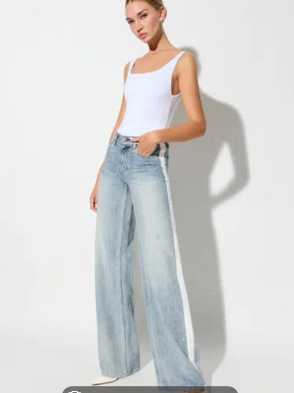 Alice + Olivia Light Blue The Road Trip White Side-Stripe Wide Leg Jeans Size 28